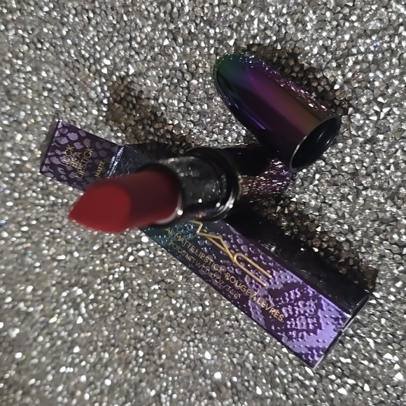 ❇️LUCK BE A LIPSTICK MAC DISCONTINUED Macximal Lipstick NWT - Picture 5 of 6